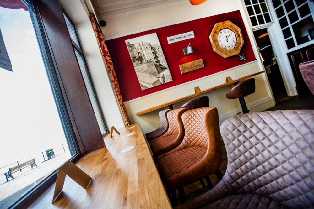 The Red Lion Hotel Cromer Eksteriør bilde Interior of the station