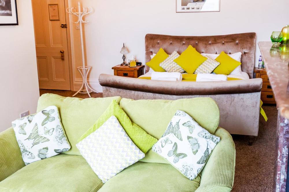 The Red Lion Hotel Cromer Eksteriør bilde A sofa bed