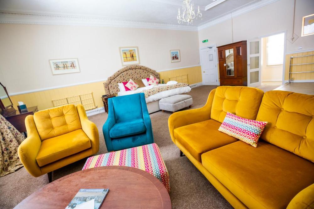 The Red Lion Hotel Cromer Eksteriør bilde The lounge at the care home