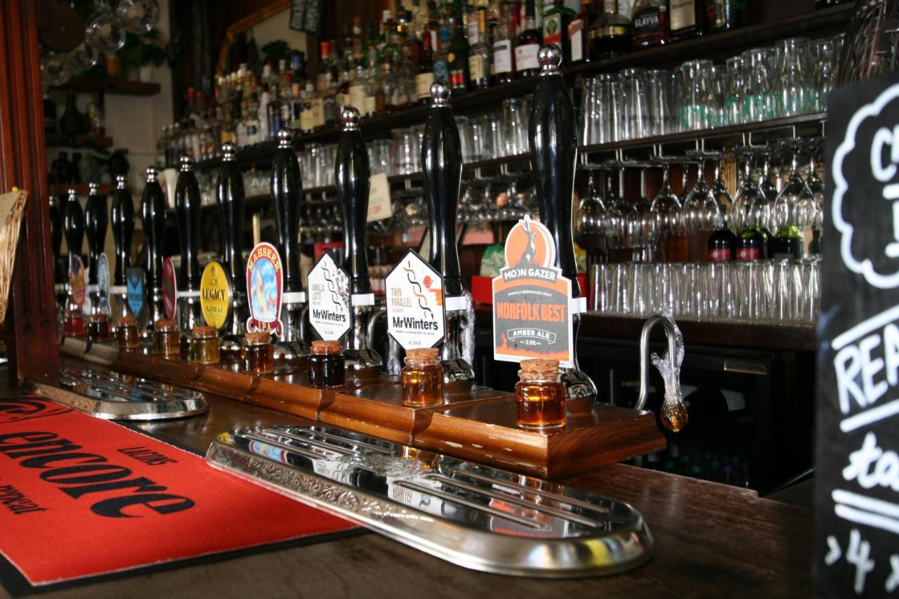 The Red Lion Hotel Cromer Eksteriør bilde Beer taps in a pub