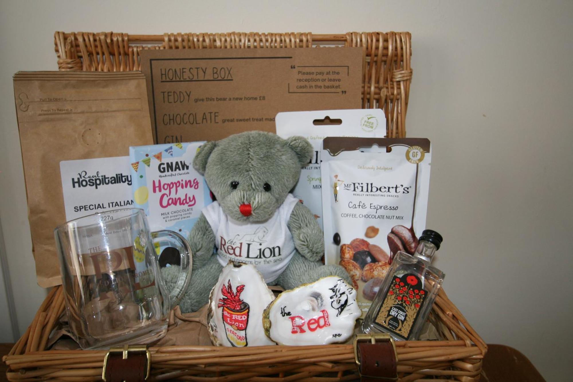 The Red Lion Hotel Cromer Eksteriør bilde A Red Lion hamper