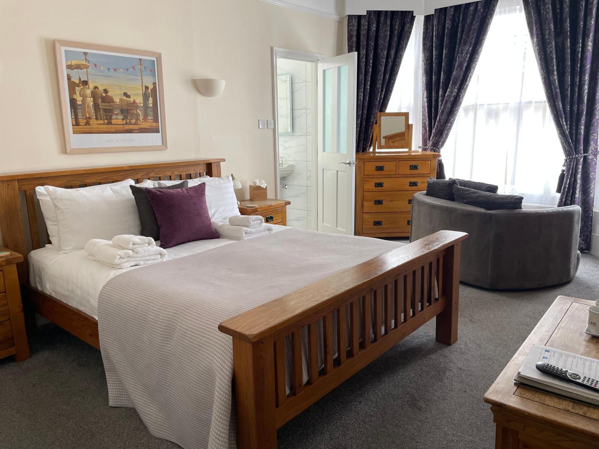 The Red Lion Hotel Cromer Eksteriør bilde A bedroom at the hotel